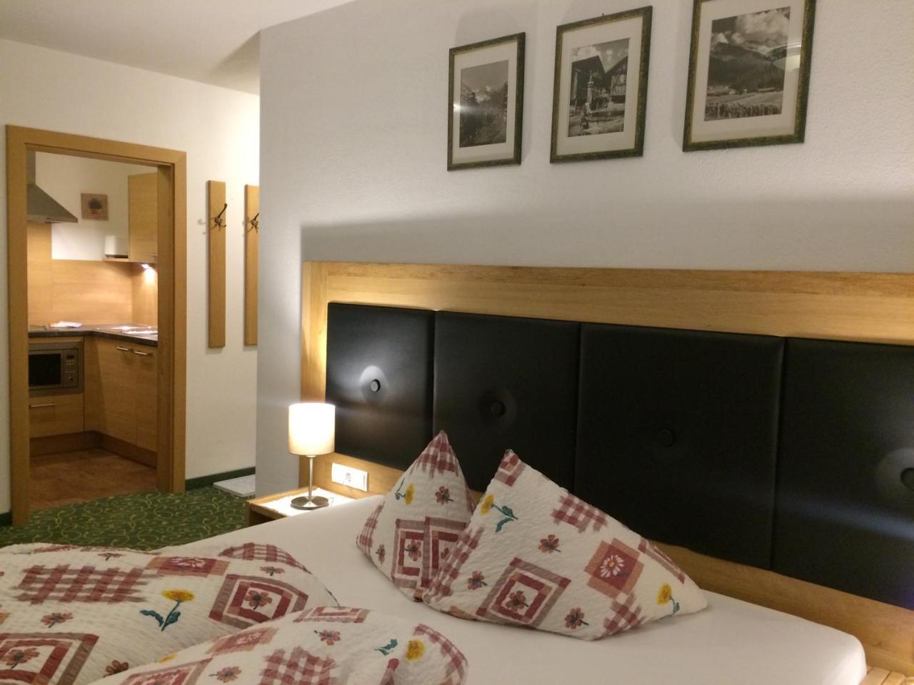 Jenneweinhof Hotel Tux Eksteriør billede